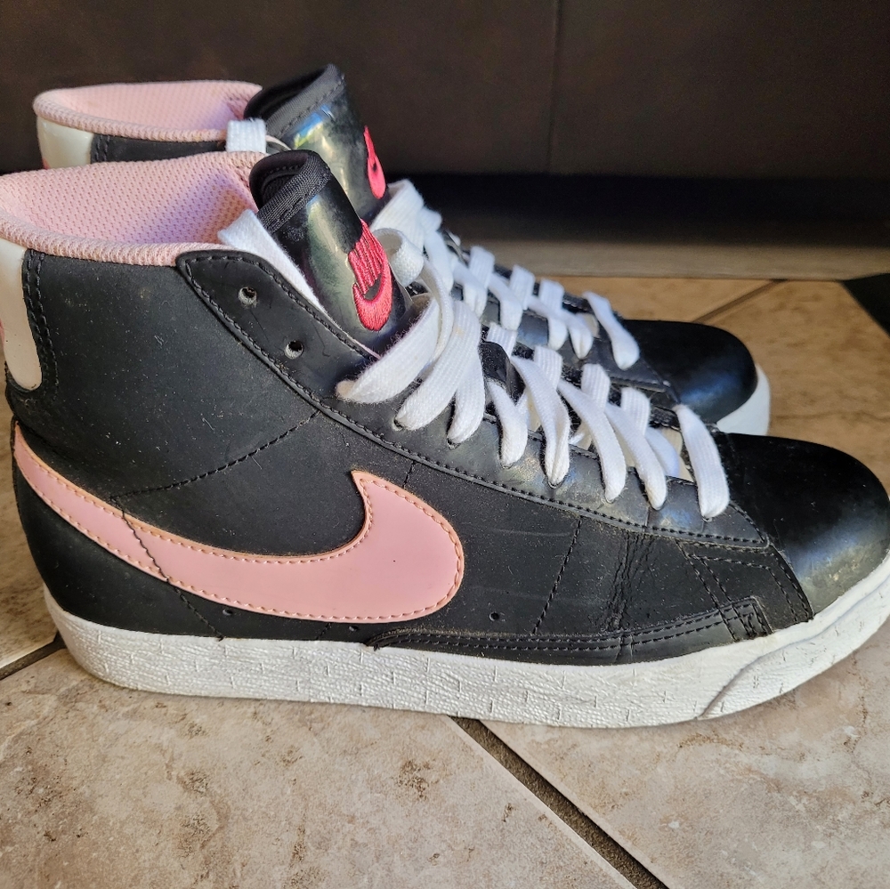 Nike Pink Love Sneakers - Picture 1 of 4